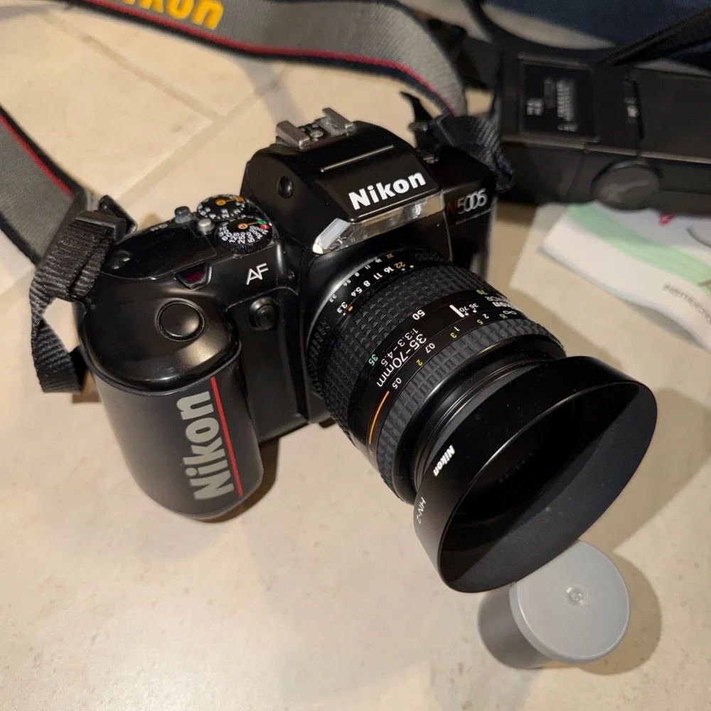 NIKON N5005 35mm FILM CAMERA with AF Nikkor 35-70mm 80-200mmLens Cap Strap Case